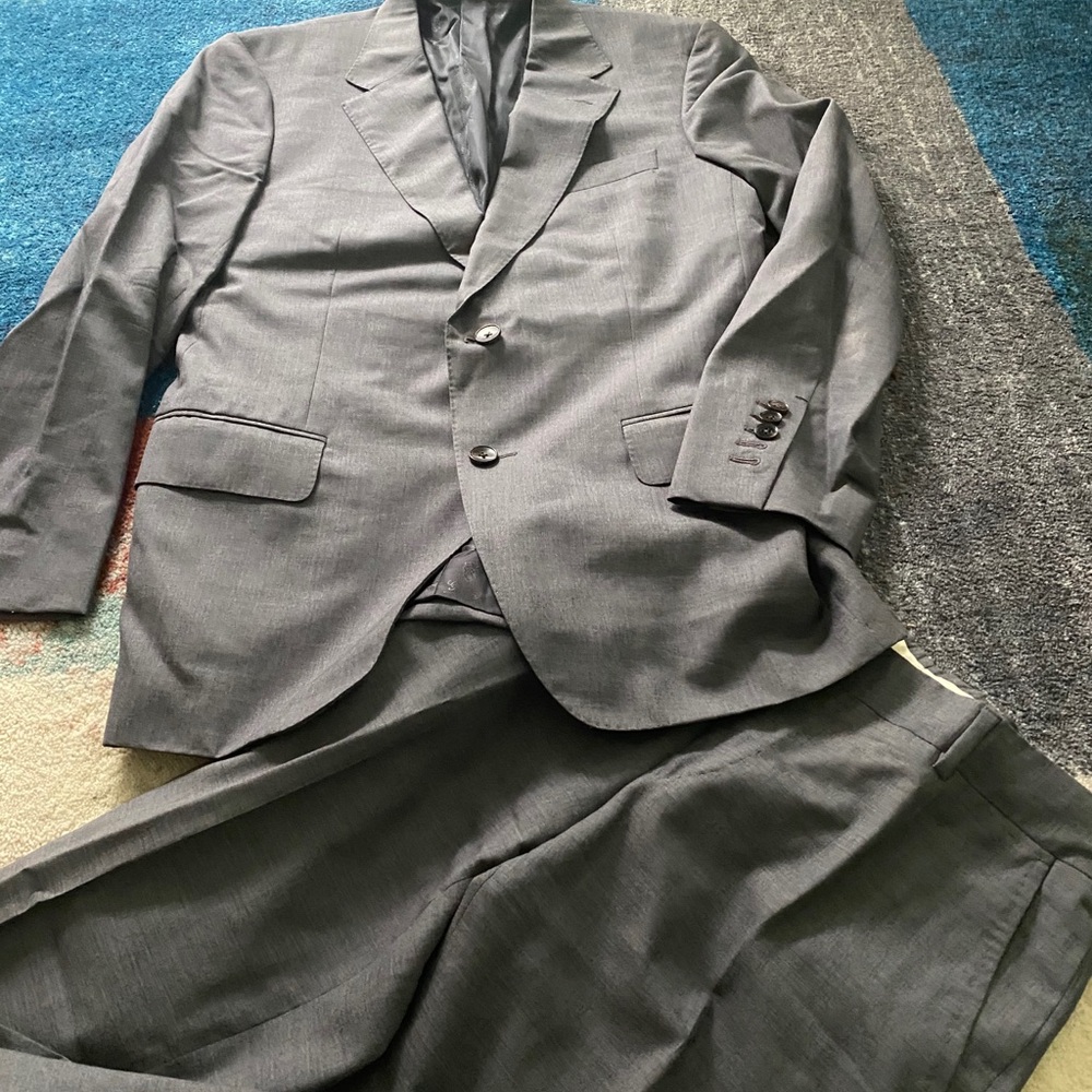 Gucci men’s gray suit